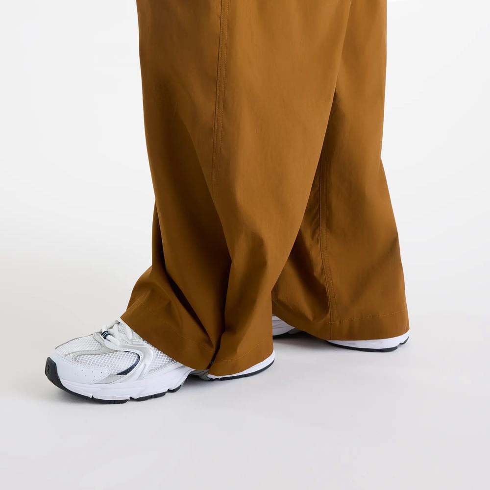 Dámská kalhoty New Balance Cargo WP53504BFT - hnědé