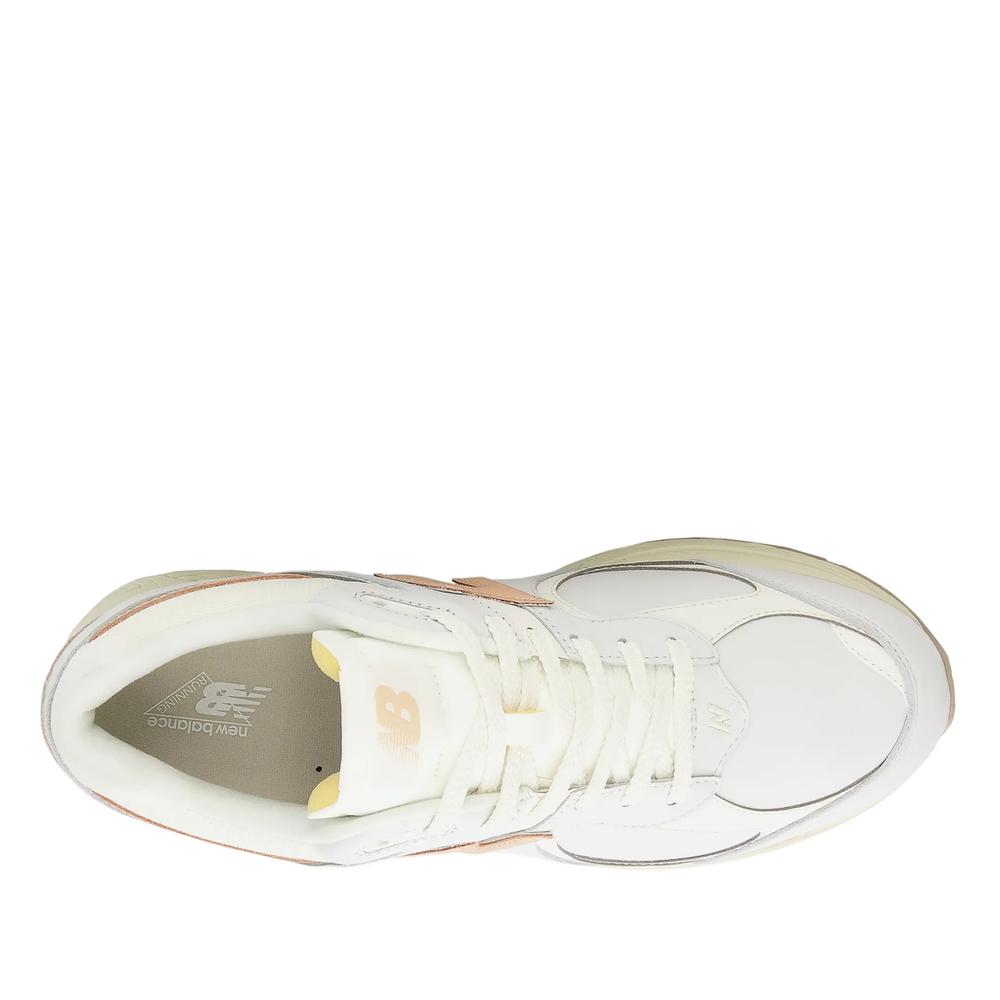 Unisex boty New Balance M2002RVF – bílé