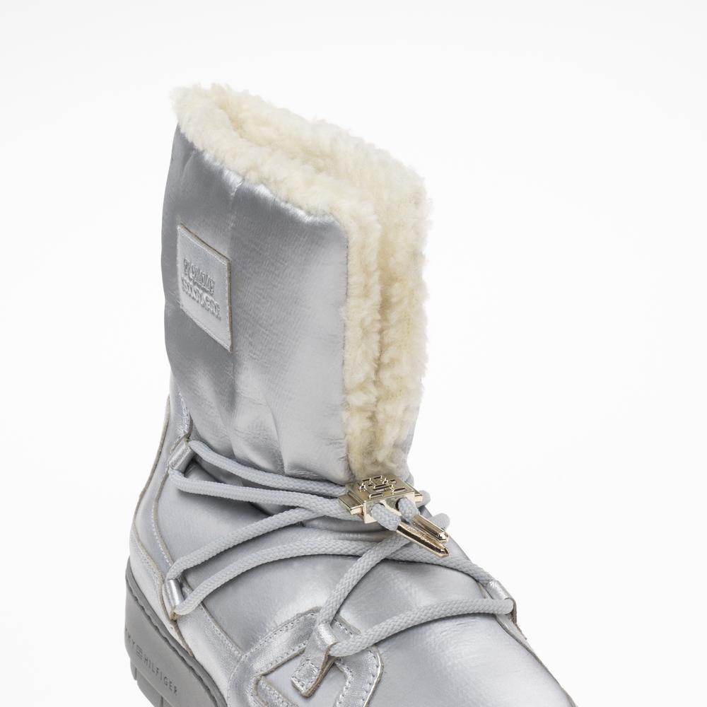 Boty Tommy Hilfiger Tommy Essential Silver Boots FW0FW07506-0IM - stříbně