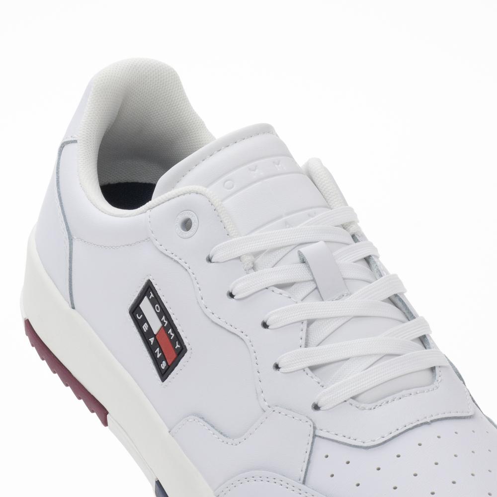 Boty Tommy Jeans Essential Retro Leather Half Cleat EM0EM00899-YBR - bílé
