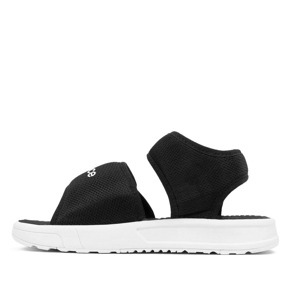 Dětské sandály New Balance SYA750J3 - černé