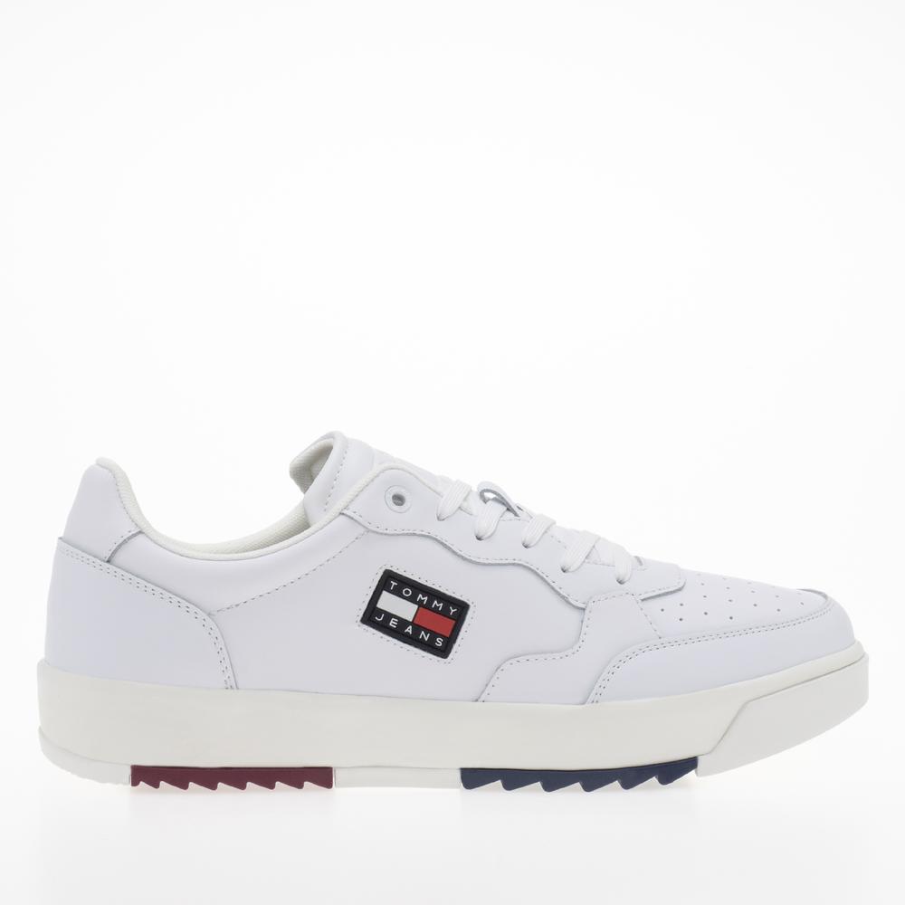 Boty Tommy Jeans Essential Retro Leather Half Cleat EM0EM00899-YBR - bílé