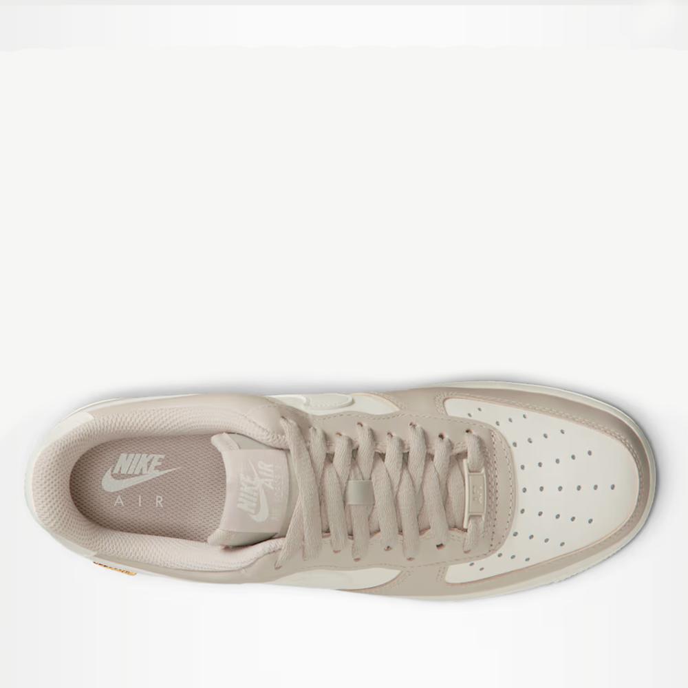 Dámské boty Nike Air Force 1 '07 SE IV5197-200 - béžové