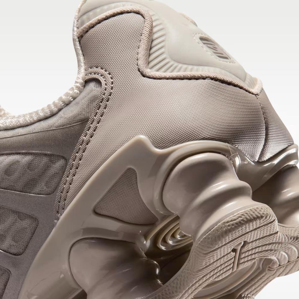 Dámské boty Nike Shox TL AR3566-204 - béžové
