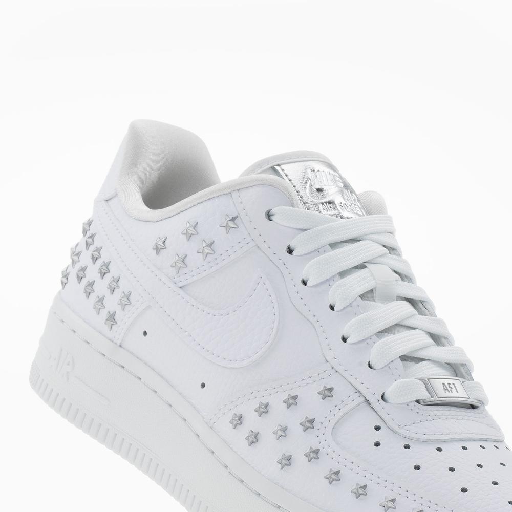 Dámské boty Nike Air Force 1 '07 XX Studded AR0639-100 - bílé