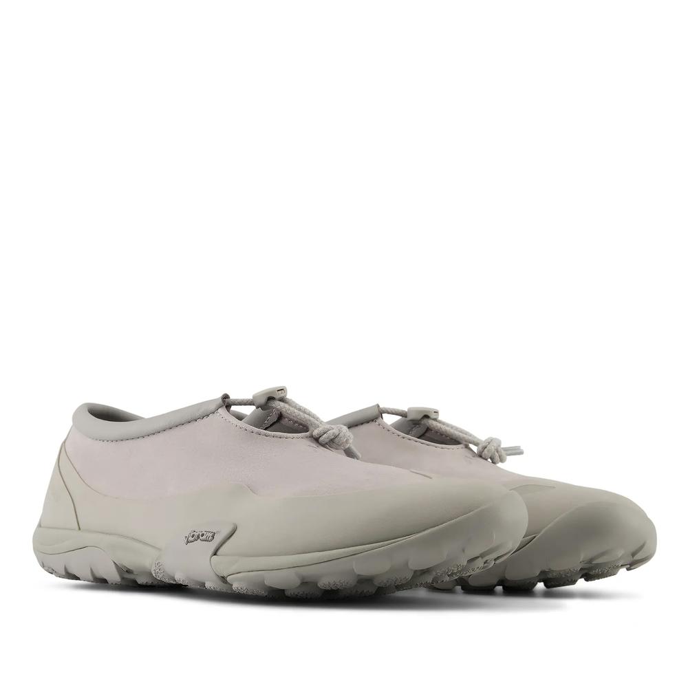 Unisex boty New Balance Minimus MT10T8WQ - šedivé