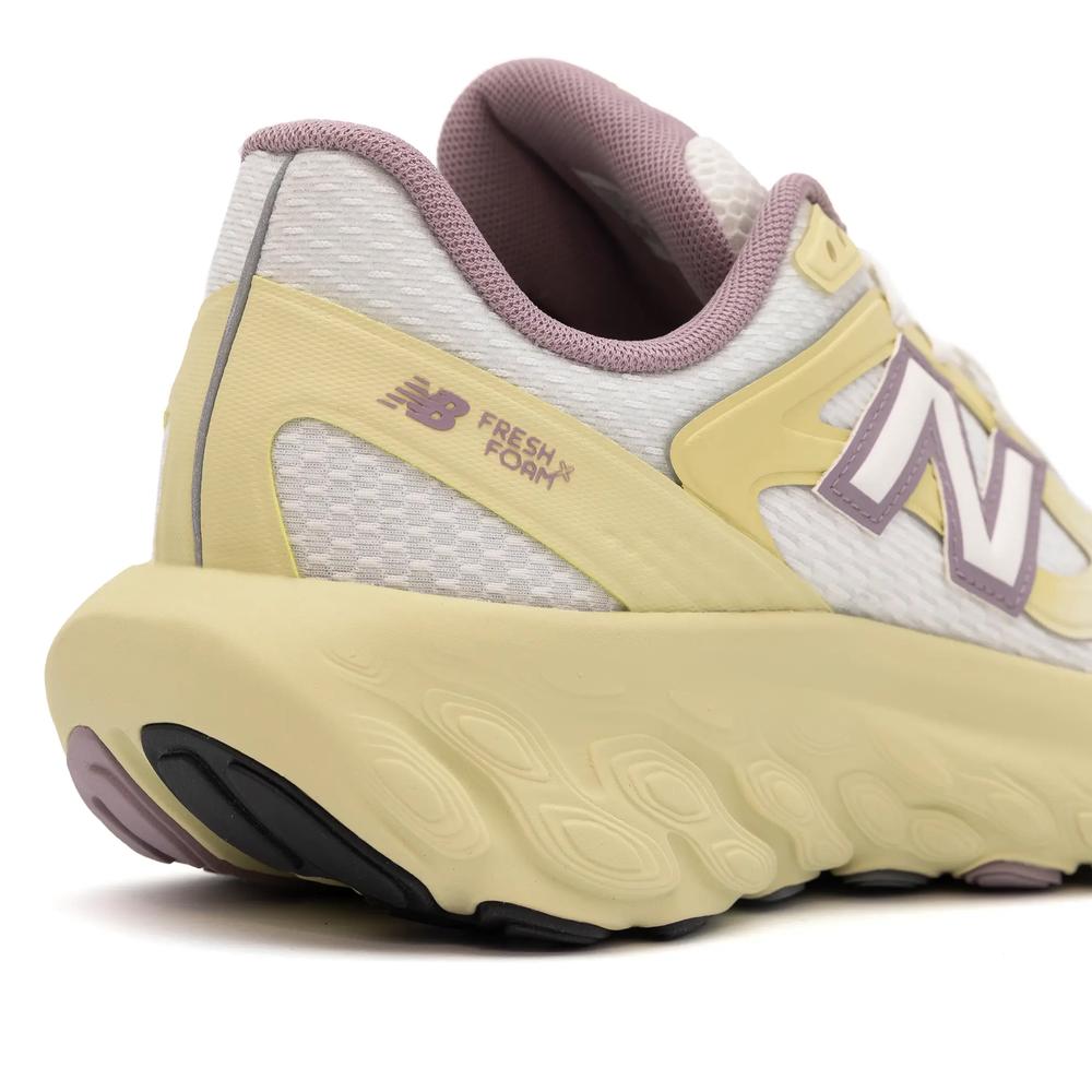 Boty New Balance UTRNQB - bílé