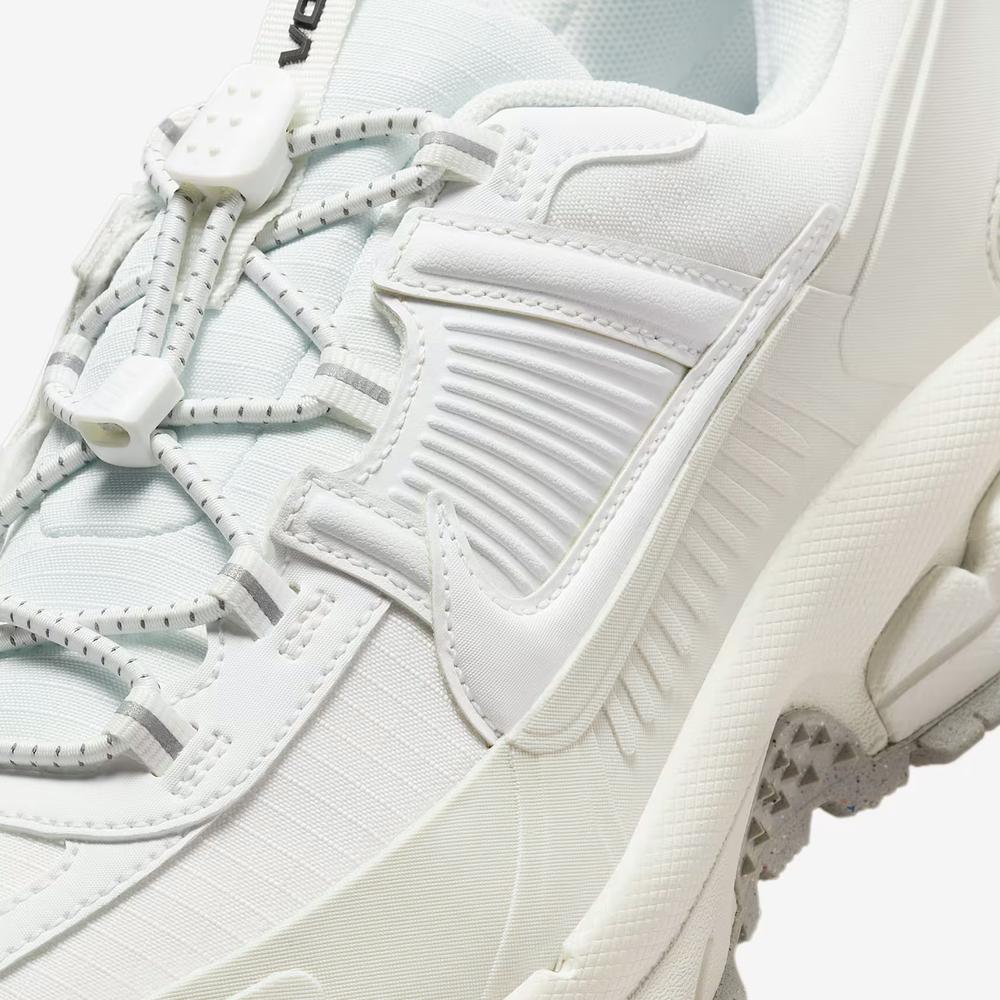 Dámské boty Nike Zoom Vomero Roam HV6410-100 - bílé