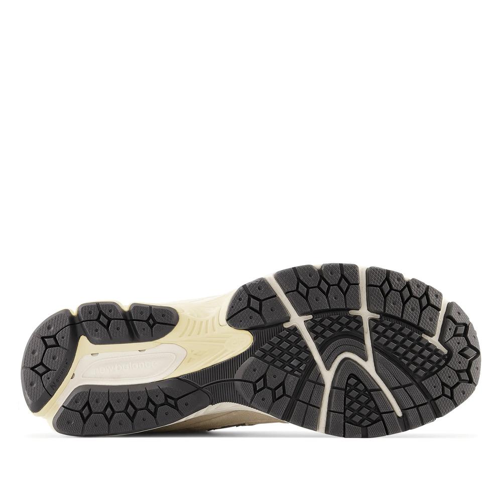 Boty unisex New Balance M2002RCC – béžové