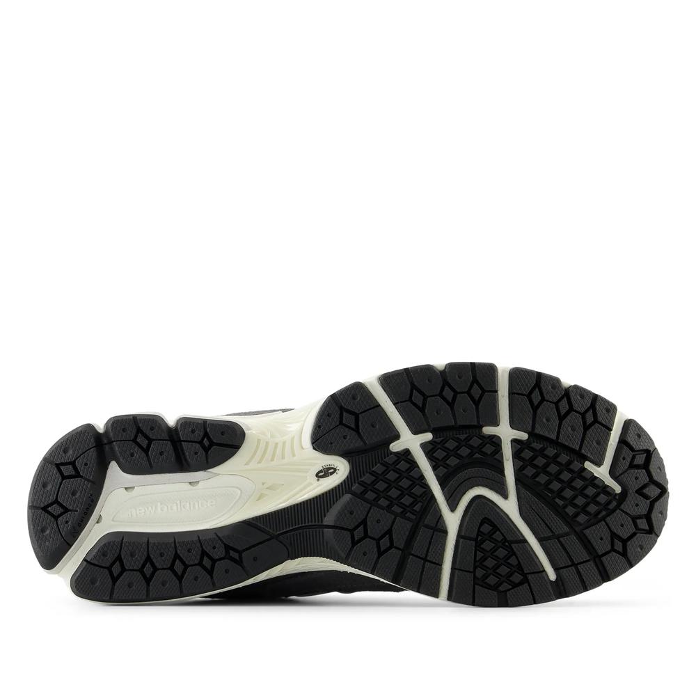 Boty New Balance M2002RFB - šedivé