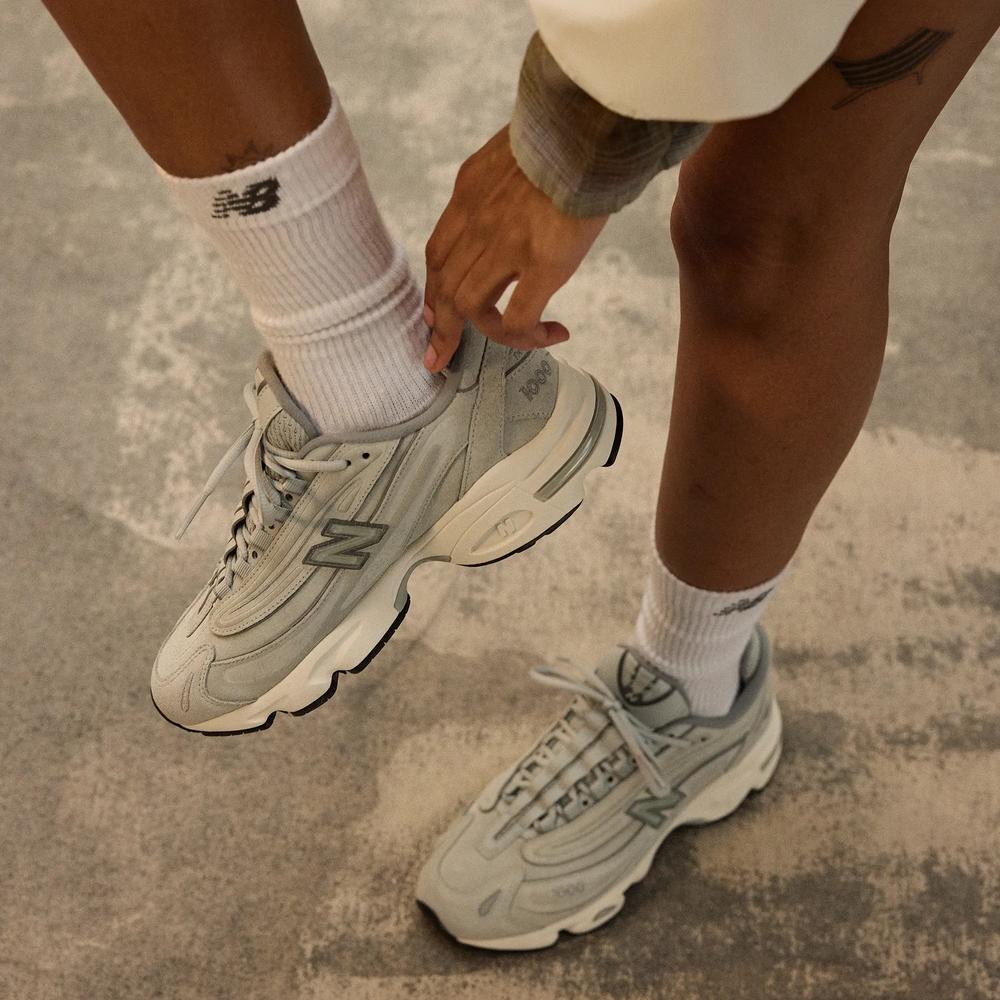 Unisex boty New Balance U10002LV - šedivé