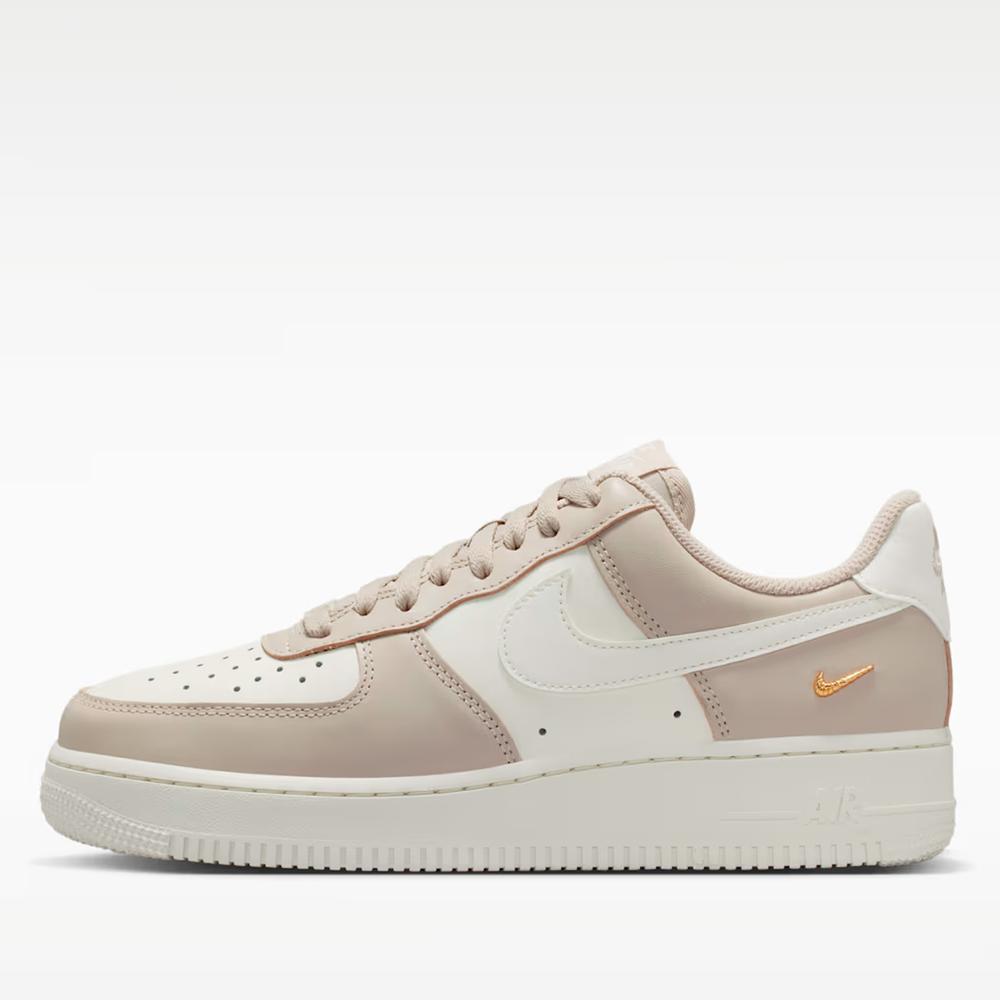 Dámské boty Nike Air Force 1 '07 SE IV5197-200 - béžové