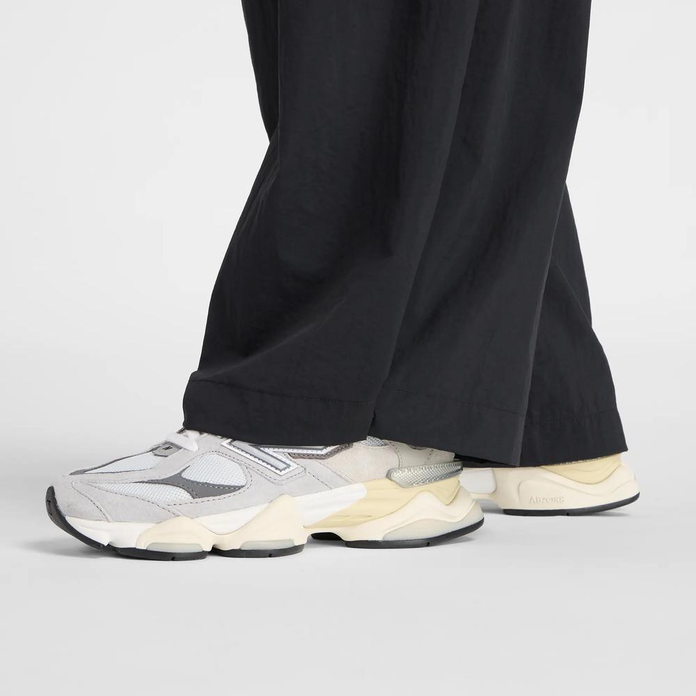 Dámská kalhoty New Balance Cargo WP53504BK - černé