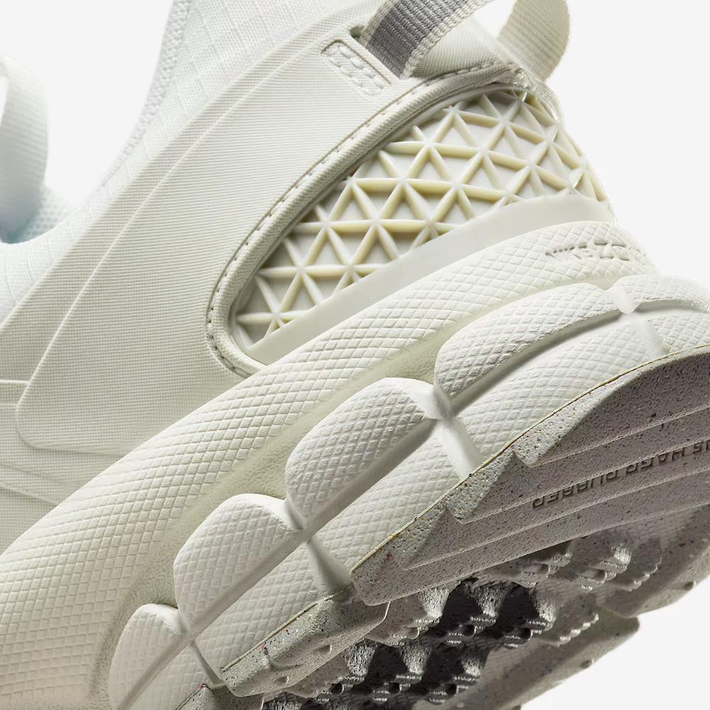 Dámské boty Nike Zoom Vomero Roam HV6410-100 - bílé