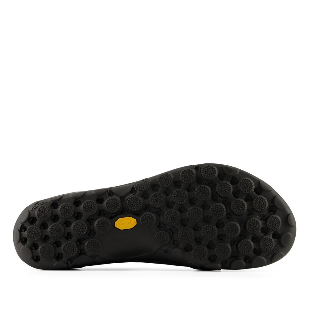 Unisex boty New Balance Minimus MT10T364 - černé