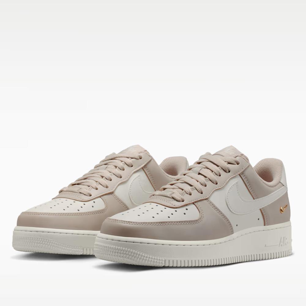 Dámské boty Nike Air Force 1 '07 SE IV5197-200 - béžové