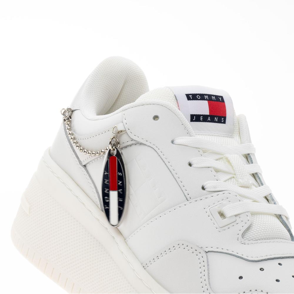 Boty Tommy Jeans TJW Retro Flatform Charm EN0EN02421-YBL - bílé