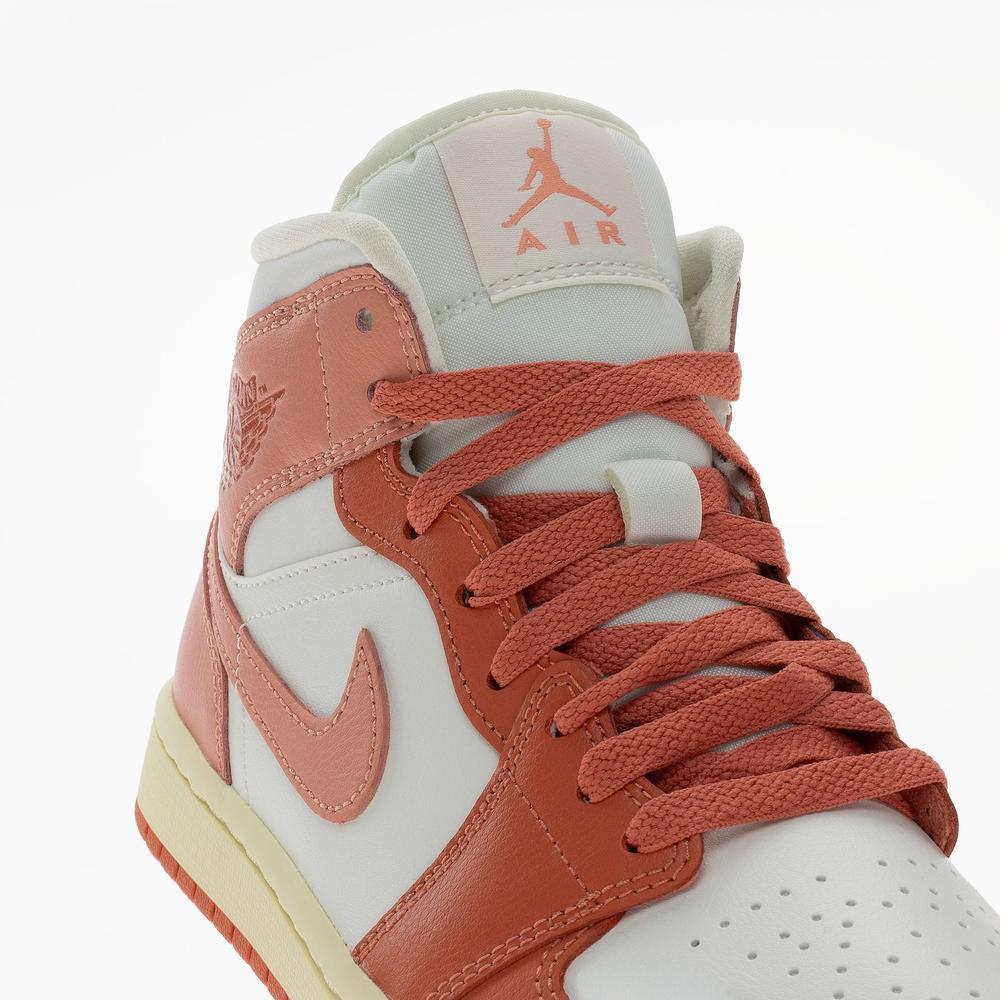 Dámské boty Nike Air Jordan 1 Mid BQ6472-180  - oranžové