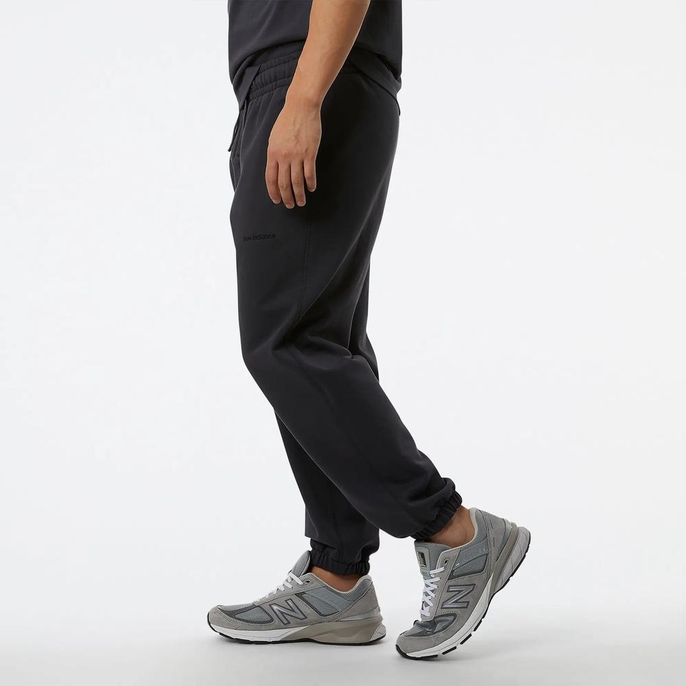 Sportovní tepláky New Balance MP23551PHM - černé