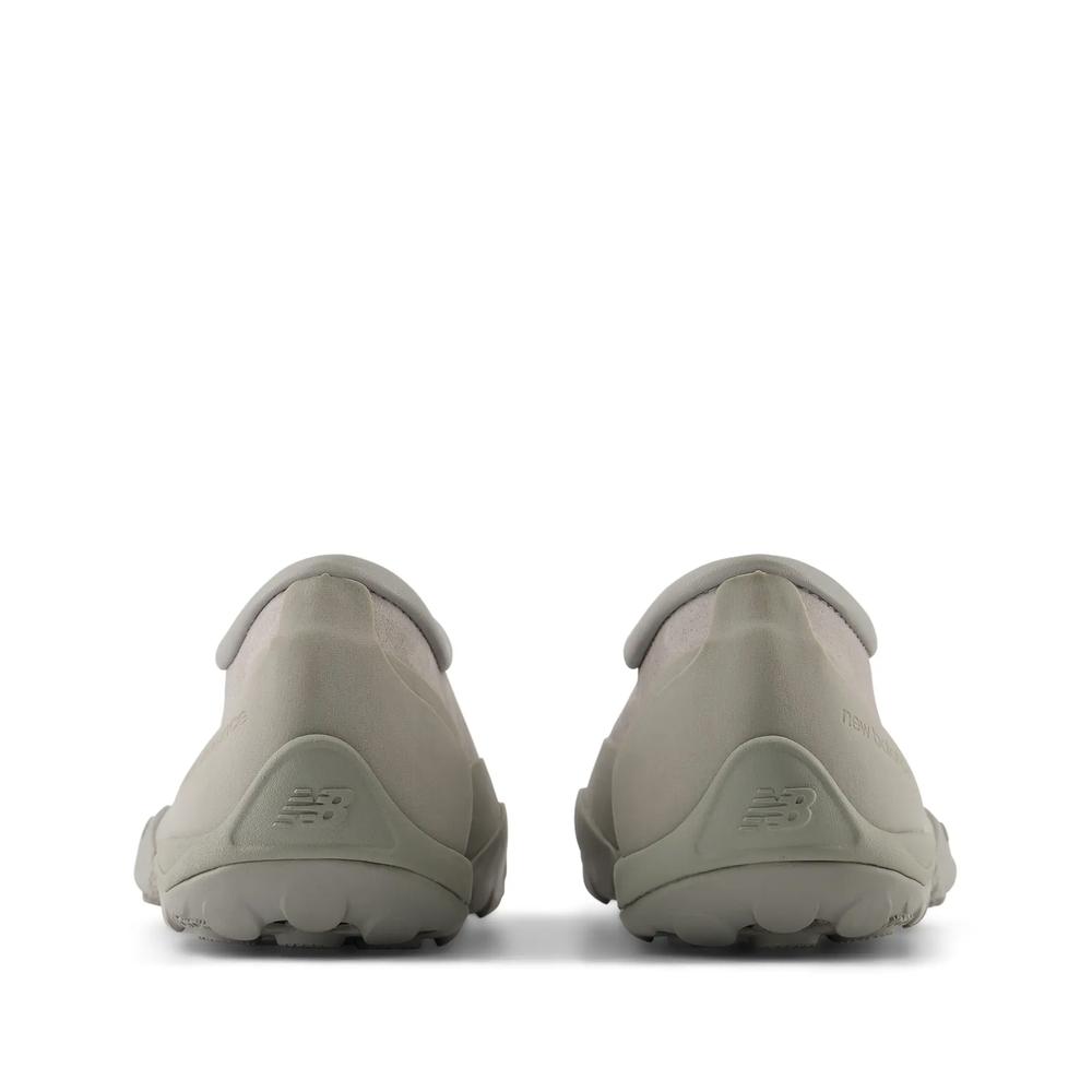Unisex boty New Balance Minimus MT10T8WQ - šedivé