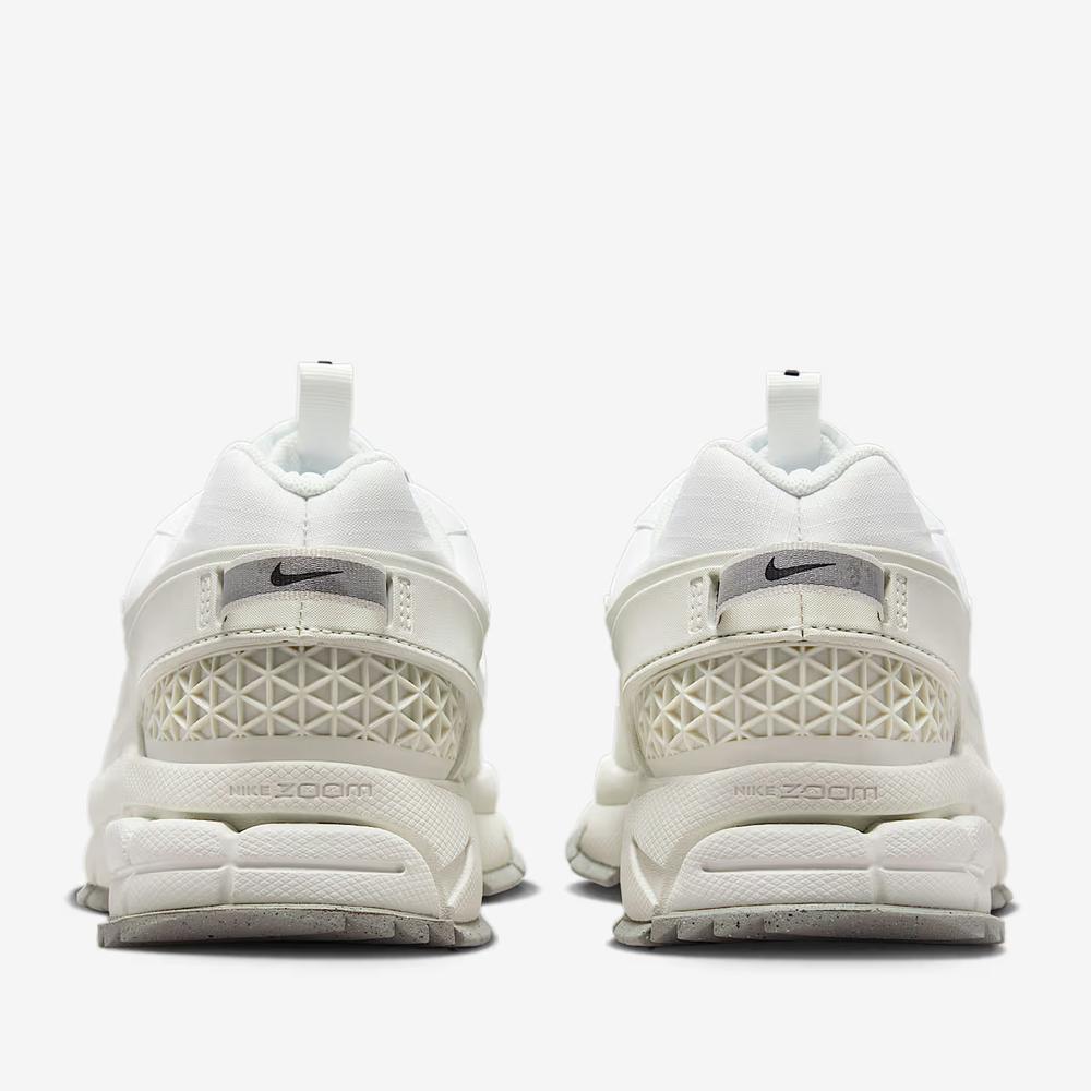 Dámské boty Nike Zoom Vomero Roam HV6410-100 - bílé