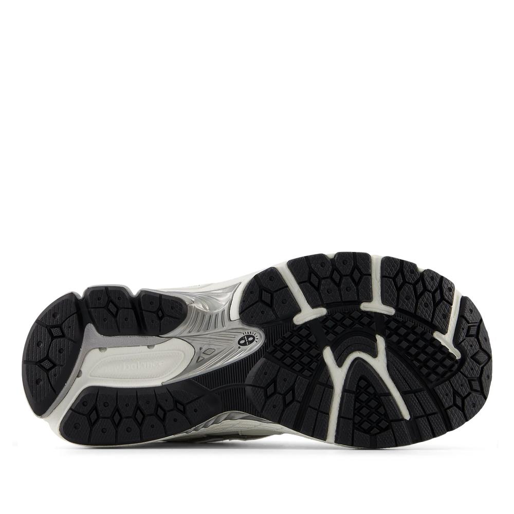 Dětské boty New Balance PC2002PN - bílé