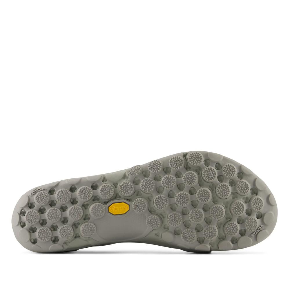 Unisex boty New Balance Minimus MT10T8WQ - šedivé