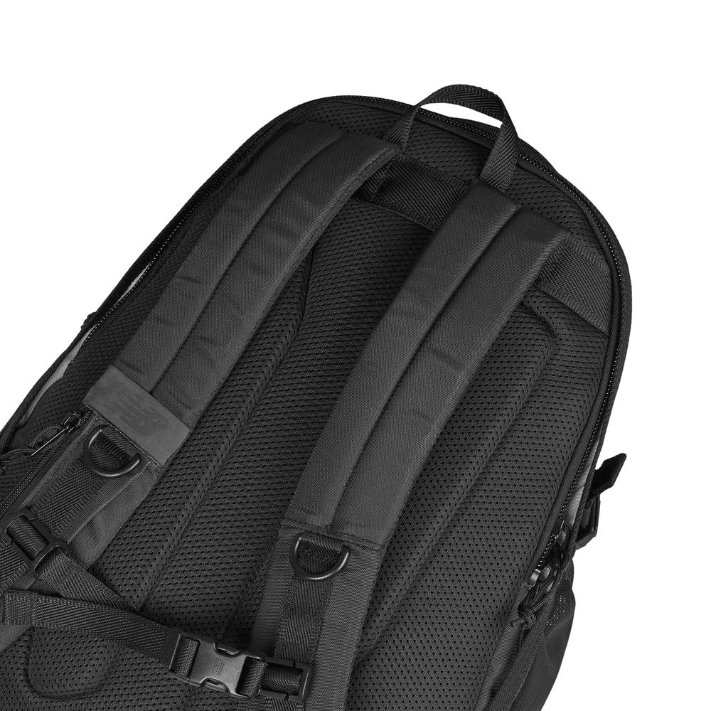 Batoh pro každého New Balance LAB23197BK - černé