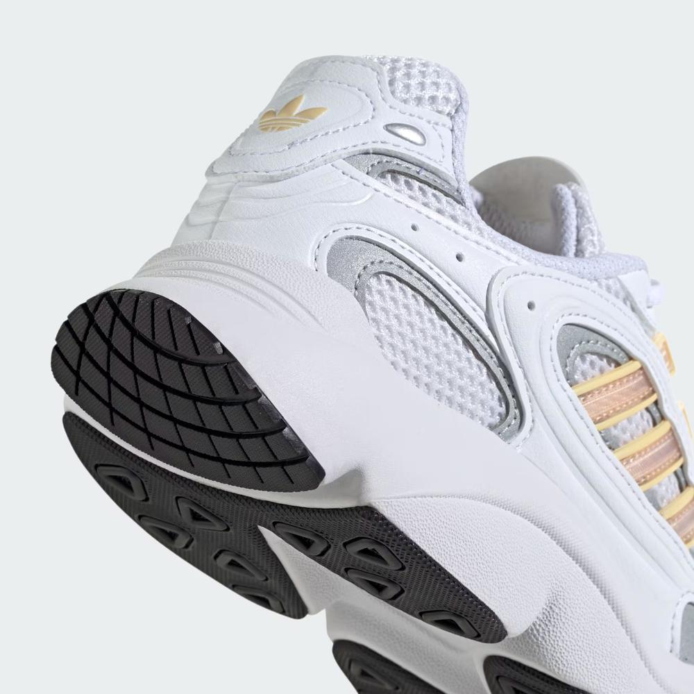 Boty adidas Originals Ozmillen ID0572 - bílé