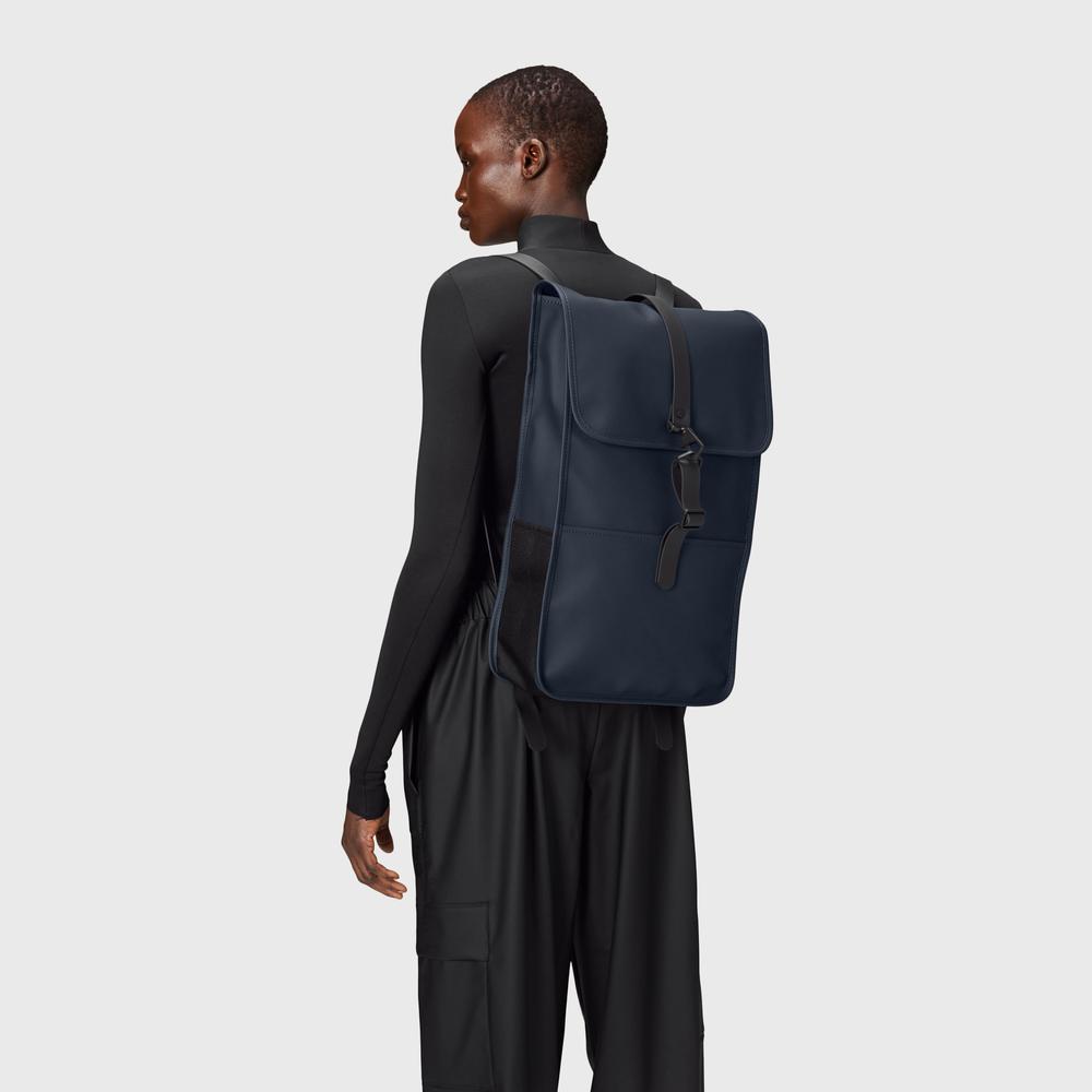 Ruksak Rains Backpack W3 13000-47 - tmavě modrě